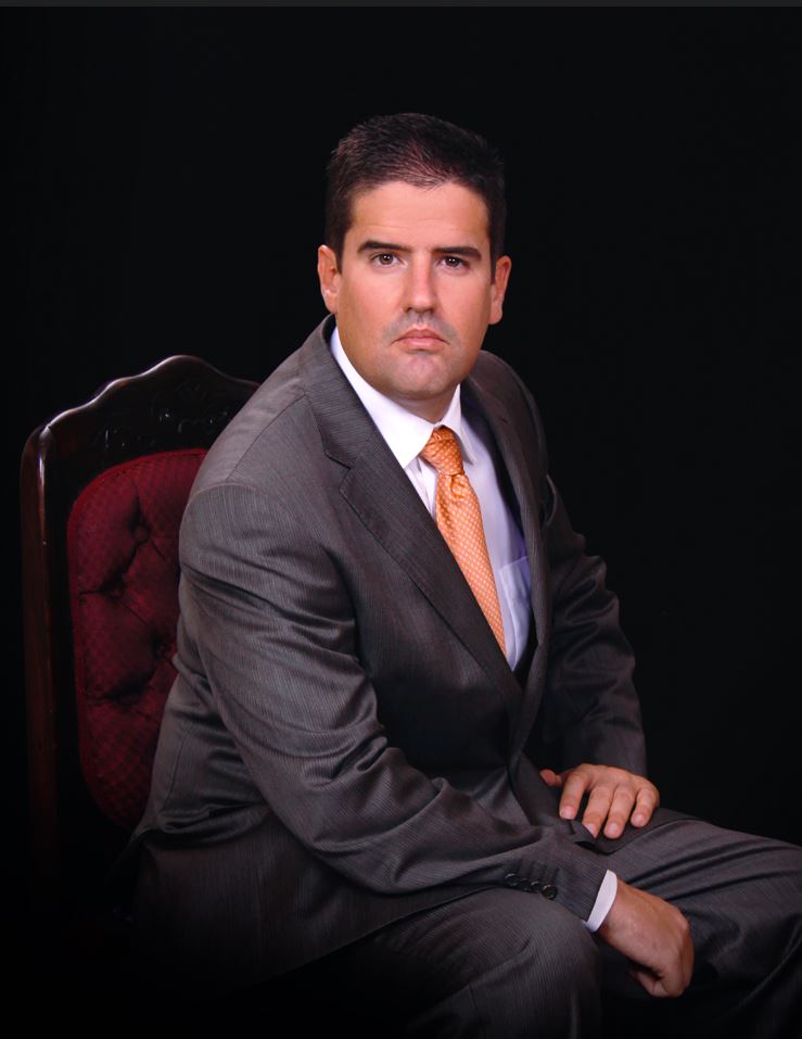 A trial lawyer in Costa Rica for a legal service